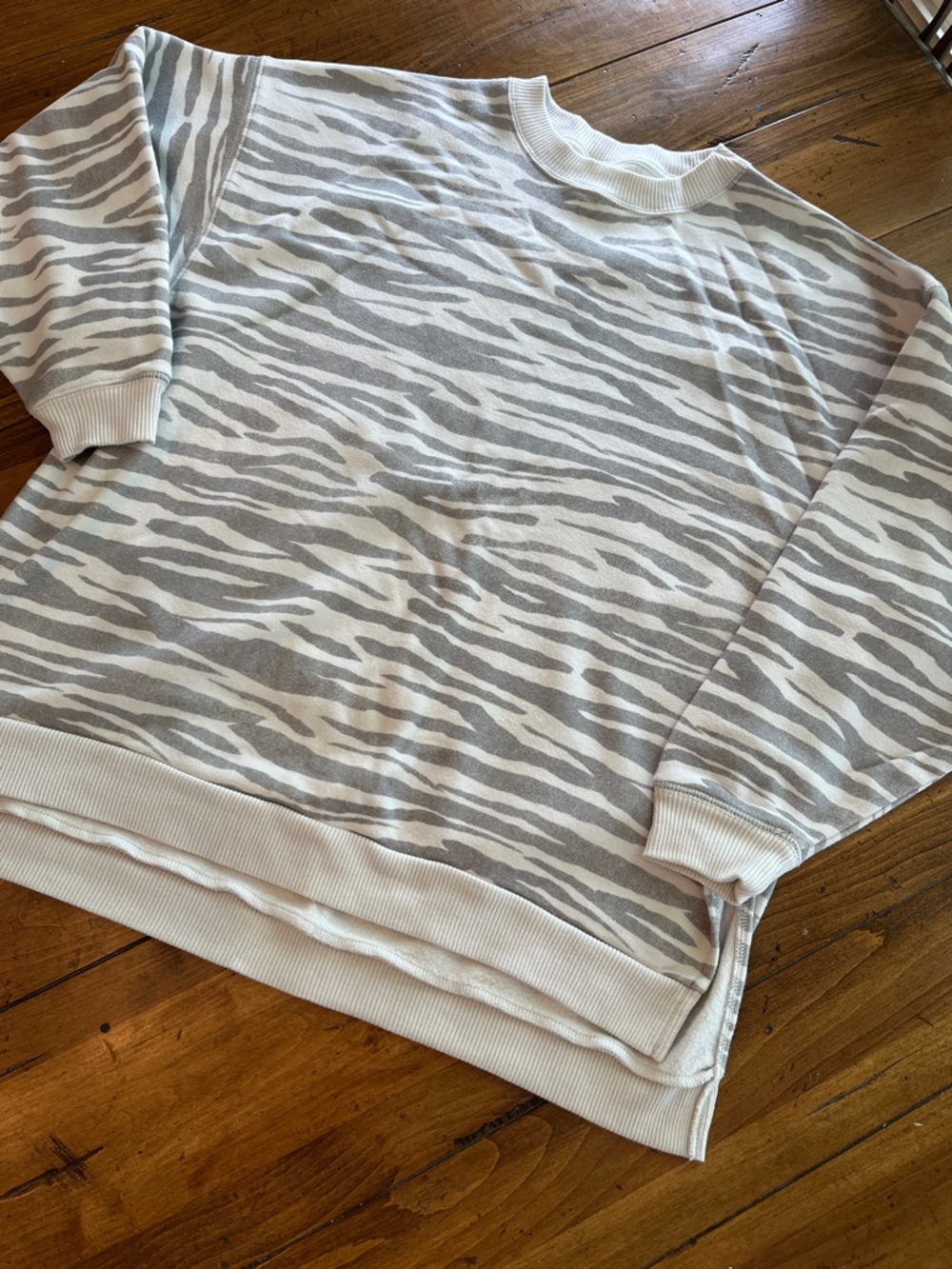 American Eagle Outfitters woman's crewneck zebra print sweatshirt - Gray & White